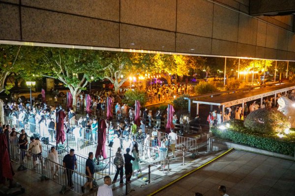现场直击：谁在夜深看展？古埃及考究大展168小时不眠夜震荡开启